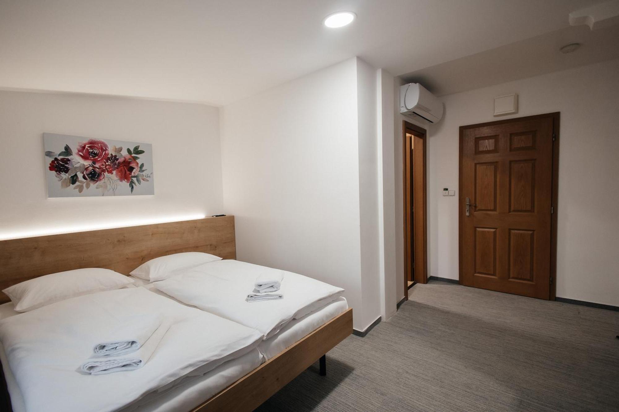 Golden Golem Hotel & Spa Prague Ngoại thất bức ảnh